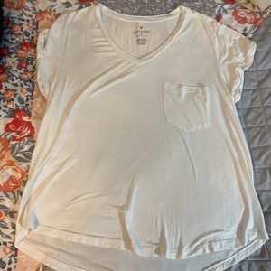 American Eagle tshirt